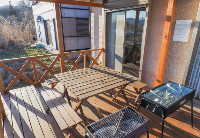 四季別荘 Meibi 箱館山のBBQウッドデッキ