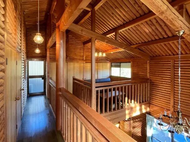 THE 森大将の2階廊下とロフト