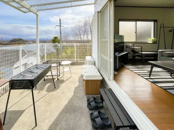 秘密基地 二房のリビング直結のBBQテラス