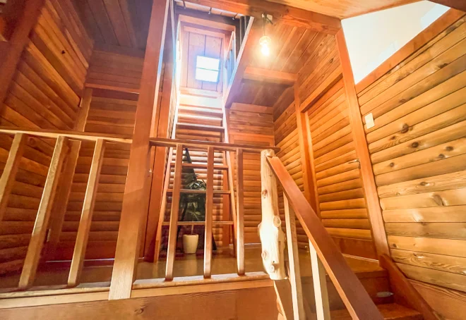 森と丘のお宿 Toju 高島の階段